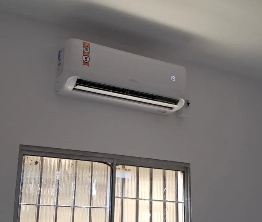 Split instalado e em funcionamento numa sala